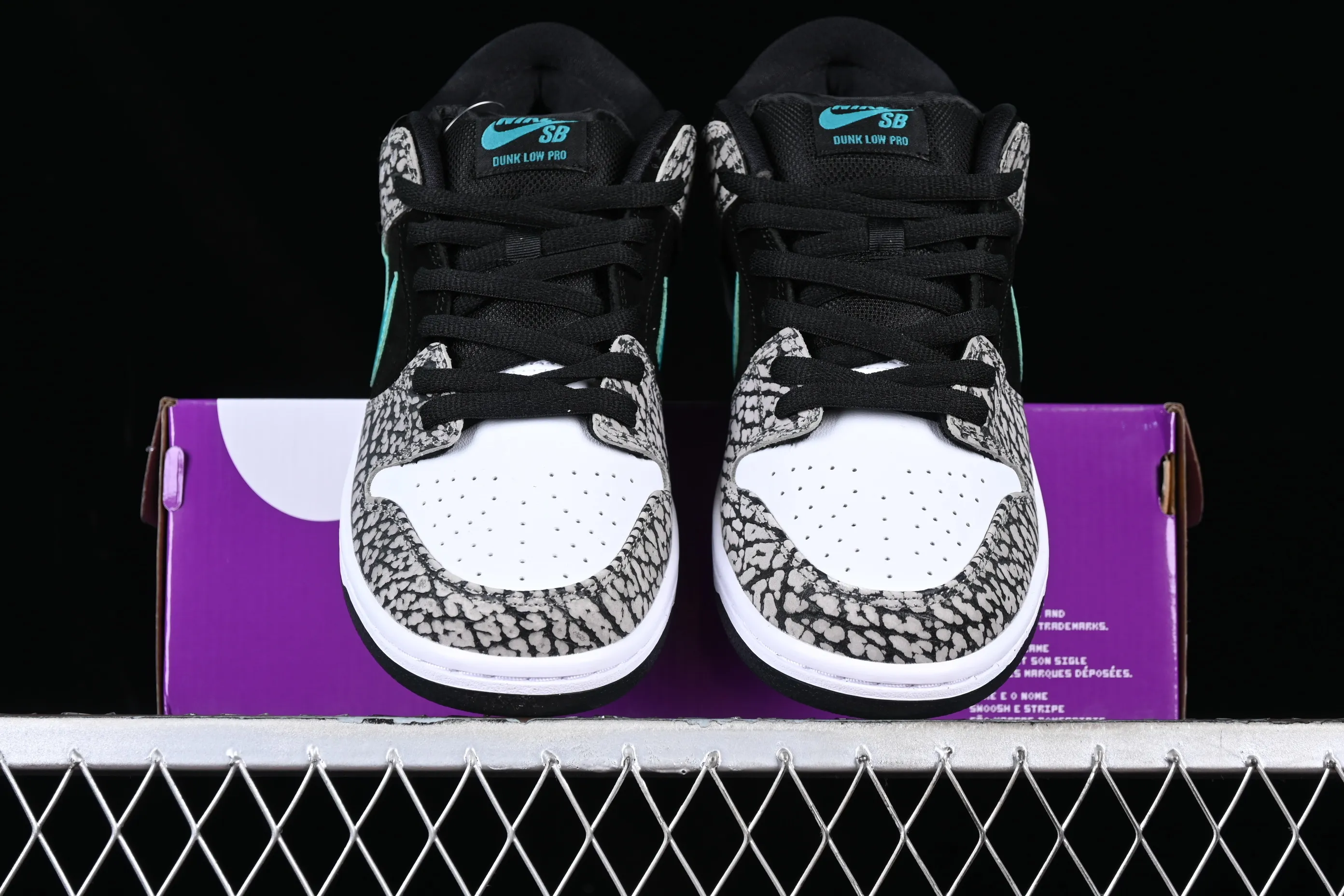 All categories Nk SB Dunk series Nk SB Dunk Low low-top sneakers Nk SB Dunk Low Pro black and white green spotted pattern sports skateboard shoes BQ6817-009